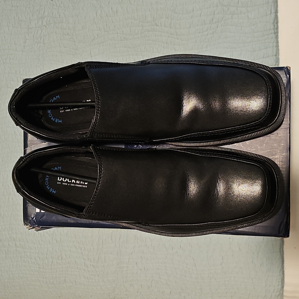 Black Dockers  Men's Slip-On Leather Dress Shoes - Picture 4 of 7